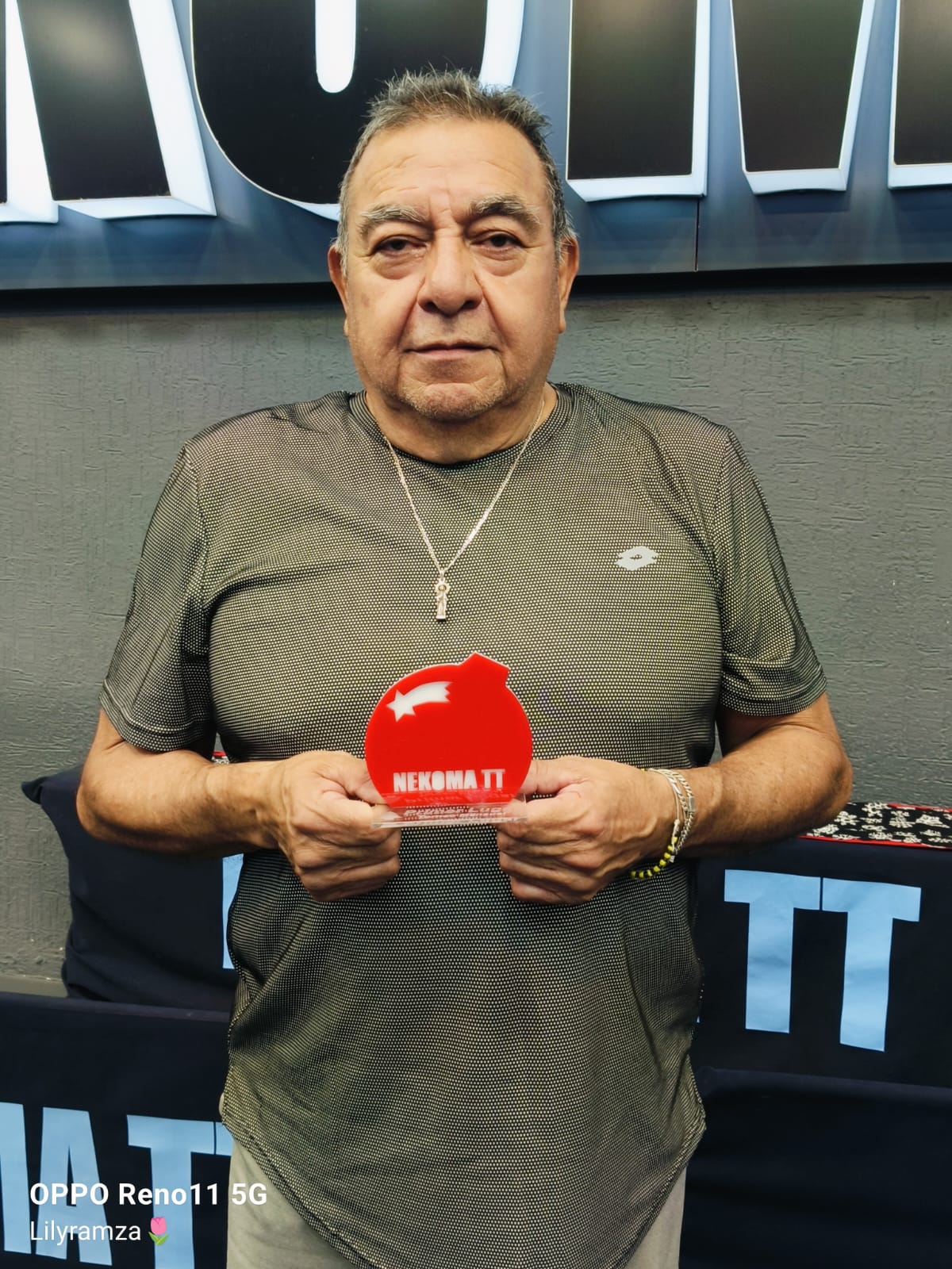 Roberto Roberto Flores